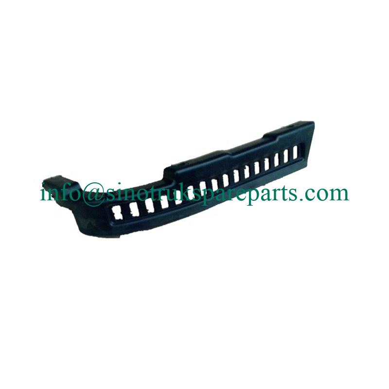 HOWO Suku Cadang Truk Bumper Kanan Garnish Plate AZ1642240051